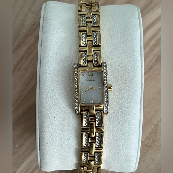 Citizen Eco-Drive Ladies Watch Crystals Pearl Dial Gold Tone Bracelet Solar - Picture 4 of 12